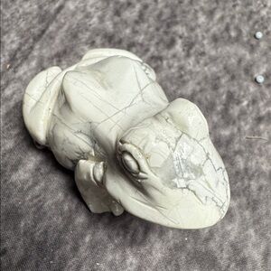 Carved Howlite Stone Frog – White Turquoise Style Animal Figurine